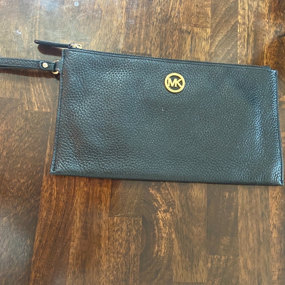 Michael Kors Fulton Pebbles Leather Wristlet